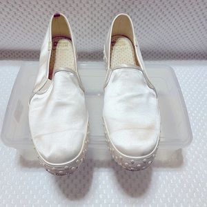 White Kate Spade Keds, size 10. Satin with faux pearl trim.  Worn once.